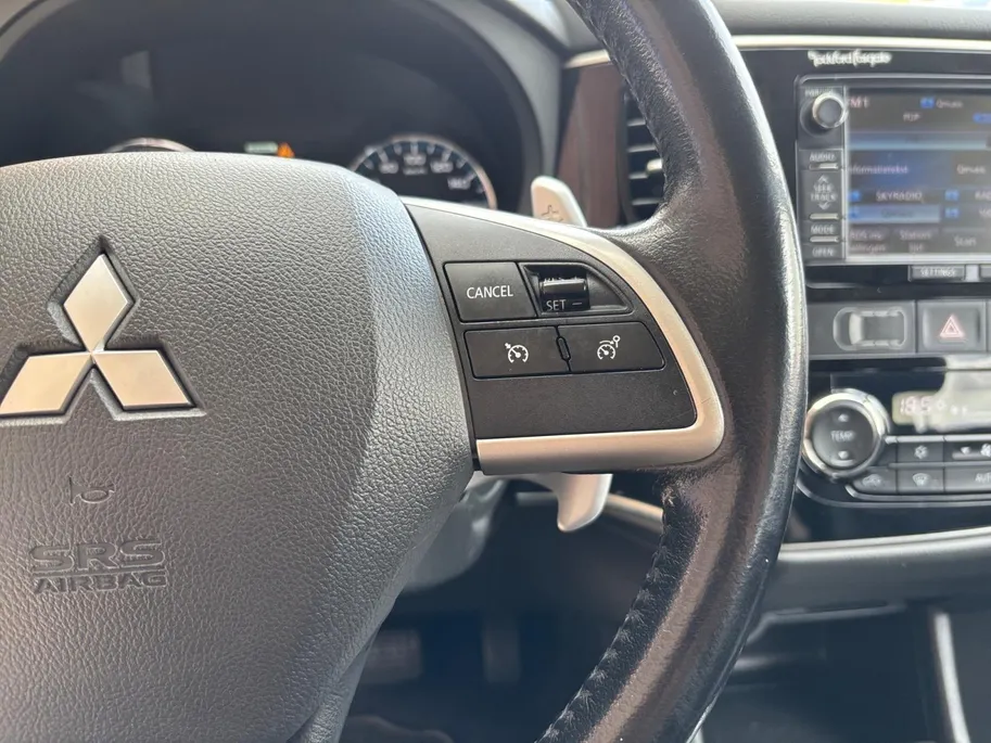 Mitsubishi Outlander 2.0 PHEV Instyle+ | Stoelverwarming voor | Leder interieur | Achteruitrijcamera | Climate control | Cruise Control