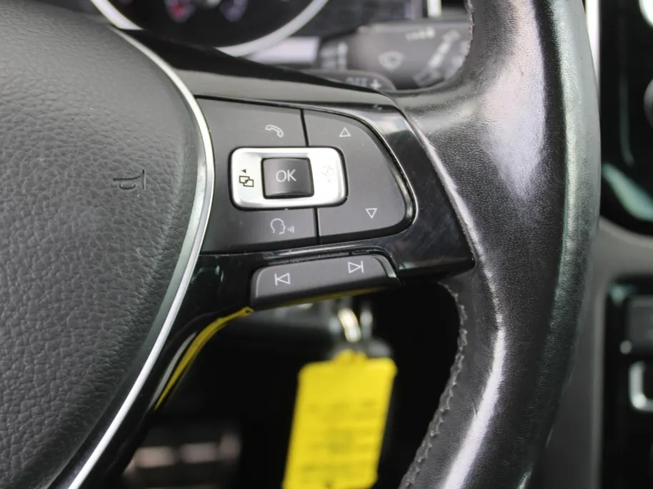 Volkswagen Golf Sportsvan 1.4 TSI Sound | Automaat | Navi | Trekhaak | 16” LM | Stoelverwarming | Cruise adapt. | All seasons | Apple CarPlay/Android Auto |