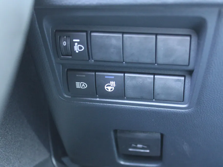 Mazda 2 Hybrid 1.5 Select | Trekhaak | Stuur-/stoelverwarming | Camera | HUD | Telefoonlader | Dodehoek detectie | Cruise adapt. | Clima | 16' LM |