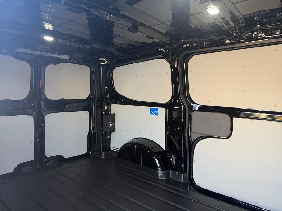 Ford E-Transit Custom 320 L1H1 Limited 65 kWh 218 pk | Direct leverbaar | Cruise control | Navigatie via Apple Carplay & Android auto | Achteruitrijcamera