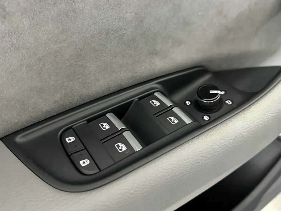 Audi Q8 55 TFSI-e quattro S-Line | Panoramadak | Luchtvering | 21'' L.M. Velgen | SoH 100%