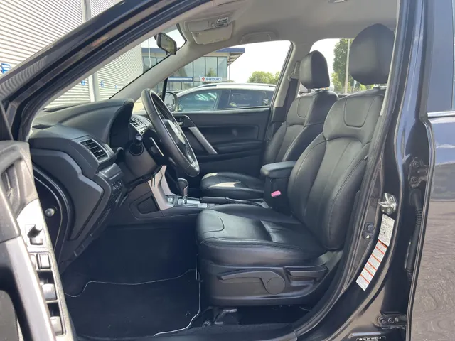 Subaru Forester 2.0 Comfort Automaat | All Season Banden | Trekhaak | Lederen Bekleding | Verwarmde Voorstoelen