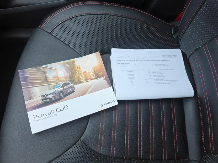 Renault Clio 1.6 Turbo R.S. Trophy 220PK| Automaat | Akrapovic  | Achteruitrijcamera | Bose Sound | Stoelverwarming | Lederen bekleding | 12 maanden garantie! |
