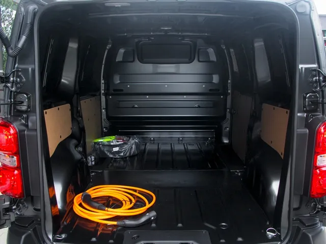 Toyota ProAce Electric Worker 75kWh Challenger | Metallic lak