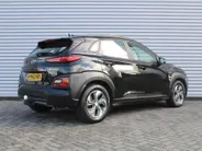Hyundai Kona 1.6 GDI HEV Comfort | Trekhaak | Camera | 16' LM | Cruise adapt. | Navi | Apple Carplay/Android Auto | Clima | All seasons |
