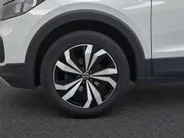 Volkswagen T-Cross 1.0 TSI 110pk DSG Life · Camera · Apple/Android Car Play · Afneembare Trekhaak · Virtual Cokcpit · Stoelverwarming ·