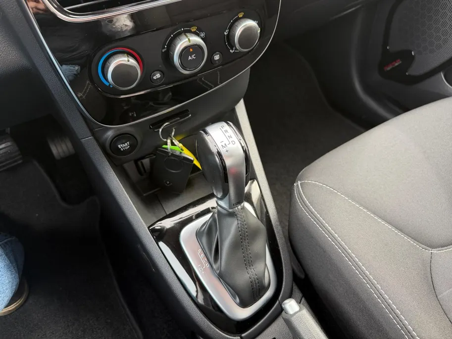 Renault Clio Estate 1.2 TCe Limited | Automaat | Navigatie | Bluetooth | Airco | Parkeersensoren | Cruise Control | 12 Maanden BOVAG Garantie