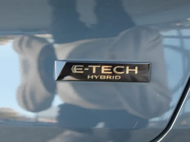 Renault Captur 1.6 E-Tech Hybrid 145 PK Intens | Camera achter en sensoren voor | LM Velgen | NAVI | Apple/Android Car play |