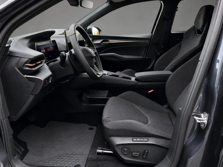 CUPRA Raval Business First Edition 56 kWh 211 PK l 18' Devier l Achteruitrijcamera l Stoel en Stuuerverwarming l Levering Oktober