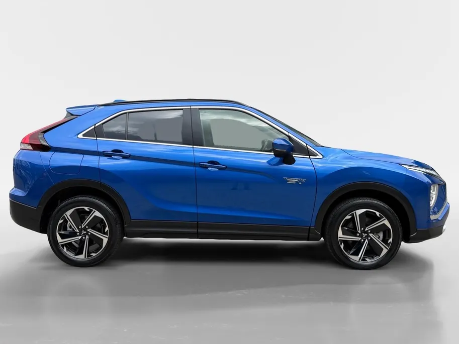 Mitsubishi Eclipse Cross 2.4 PHEV Intense+ | Stoel- en stuurverwarming | Elektrisch verstelbare stoelen | Trekhaak | Achteruitrijcamera | Parkeersensoren voor- en achter | Navi | Climate Control