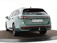 Volkswagen Passat Variant 1.5 eHybrid 272pk DSG R-Line Edition · Panoramadak · Inklap. Trekhaak · 360 Camera · Keyless · Matrix LED · Elek. Achterklep · Head-Up Display · Garantie t/m 13-11-2030 of 100.000km