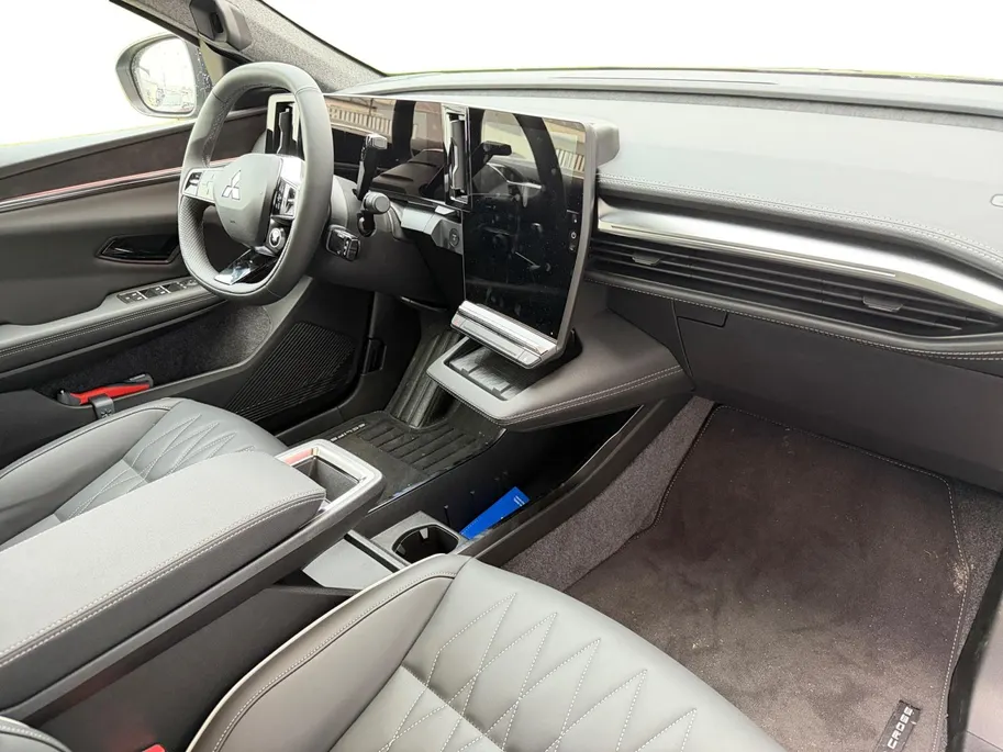 Mitsubishi Eclipse Cross Instyle 87 kWh Demonstratieauto| Lederen bekleding | 360 camera | Stoel-/ stuurverwarming | Carplay / Android Auto | Panoramadak |