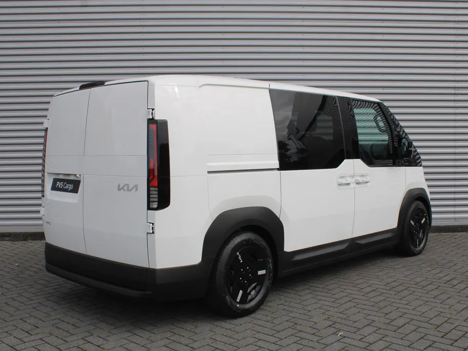 Kia PV5 L2H1 Elite DC 71.2 kWh | Luxe dubbele cabine | Zijwandbekleding | Vloerplaat | Privacy glass | Tot € 2.500 (inruil)voordeel bij aanschaf of 2,99% financiering |