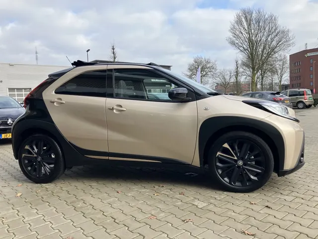 Toyota Aygo X 1.0 VVT-i MT Premium Cabrio | JBL | PDC v/a (12000km!!)