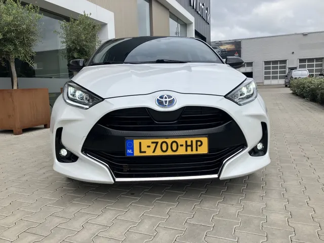 Toyota Yaris 1.5 Hybride Selection | Bi-Tone | Apple Car-play | Stoelverw