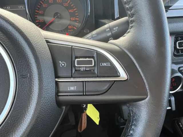 Suzuki Jimny 1.5 Stijl Automaat | Apple Carplay & Android Auto | Climate Control | Noppenbanden | 4 Zitplaatsen
