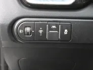 Kia Ceed 1.4 T-GDi DynamicPlusLine | Trekhaak | Stuur-/stoelverwarming | Camera | 17' LM | Navi | Clima | Half leer/stof |