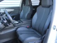 Peugeot 3008 1.2 PureTech GT | Trekhaak | Stoelverwarming | Cruise adapt. | Camera | Dodehoek detectie | 18' LM | Navi | Clima |