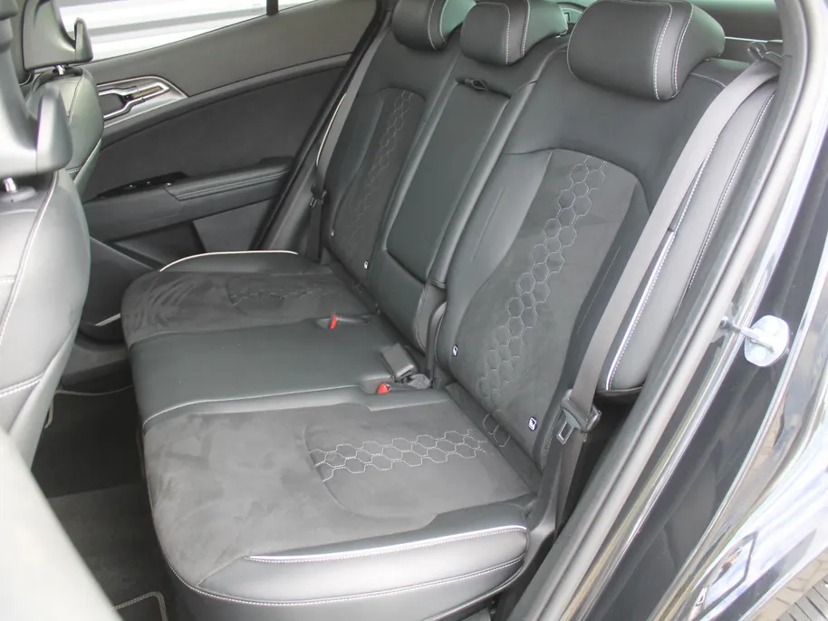 Kia Sportage 1.6 T-GDi Hybrid GT-Line | Stuur-/stoelverwarming | Elek. stoelverstelling + achterklep | Schuifdak | 18' LM | Cruise adapt. | Camera |