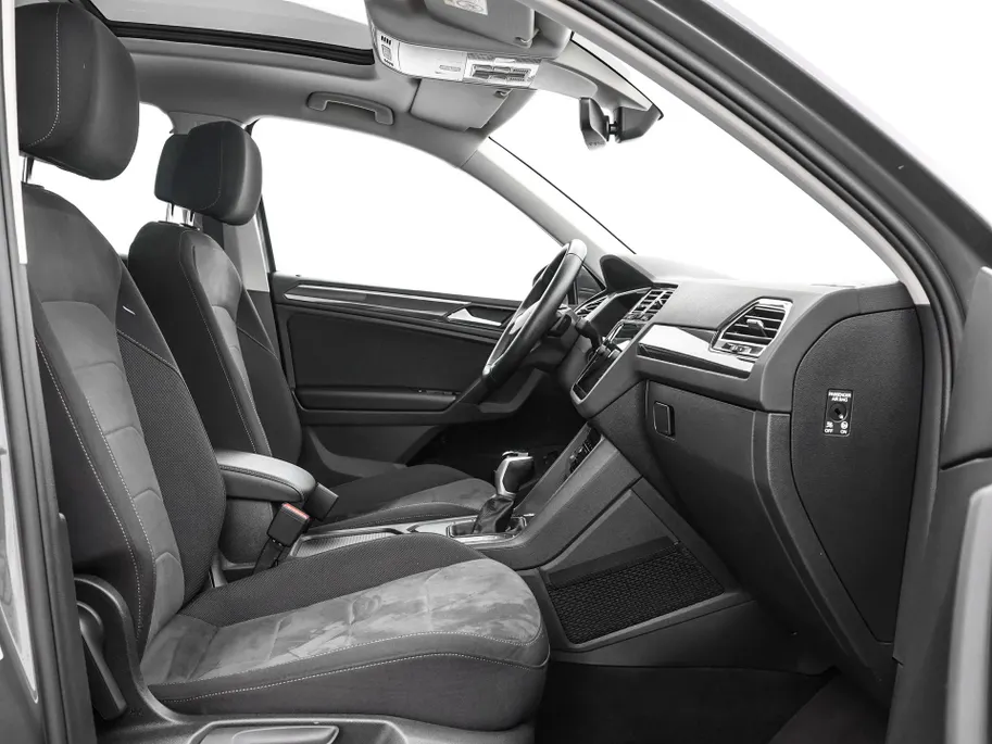 Volkswagen Tiguan 1.4 TSI 245pk eHybrid Elegance · Panoramadak · Camera · P-Sensoren · Dodehoek Detectie · 19'' Inch ·