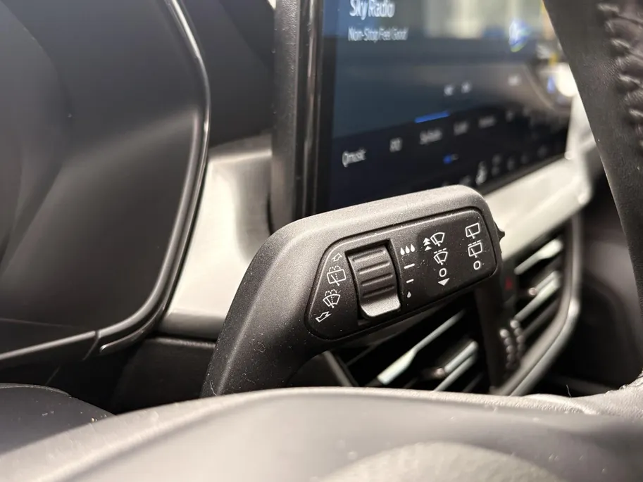 Ford Focus Wagon 1.0 EcoBoost Hybrid Titanium I WINTER PACK I CRUISE CONTROL I PARKEERSENSOREN VOOR & ACHTER I RESERVE WIEL I