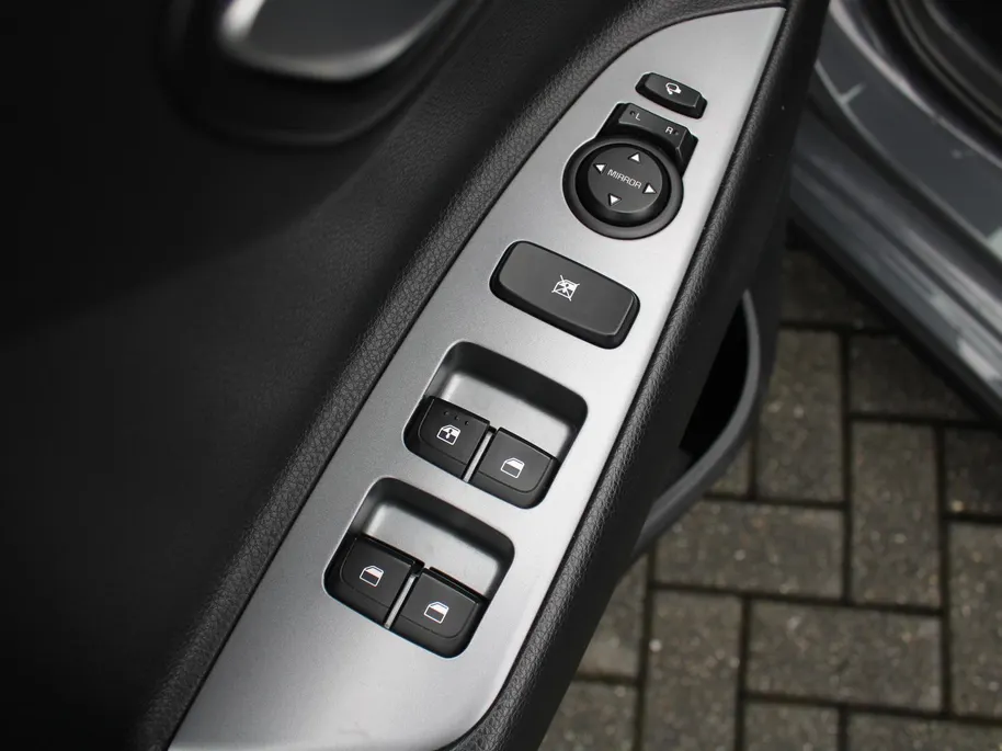 Kia Rio 1.0 T-GDi MHEV GT-Line | Stuur-/stoelverwarming | 17' LM | Camera | Clima | Navi | Cruise | Keyless |