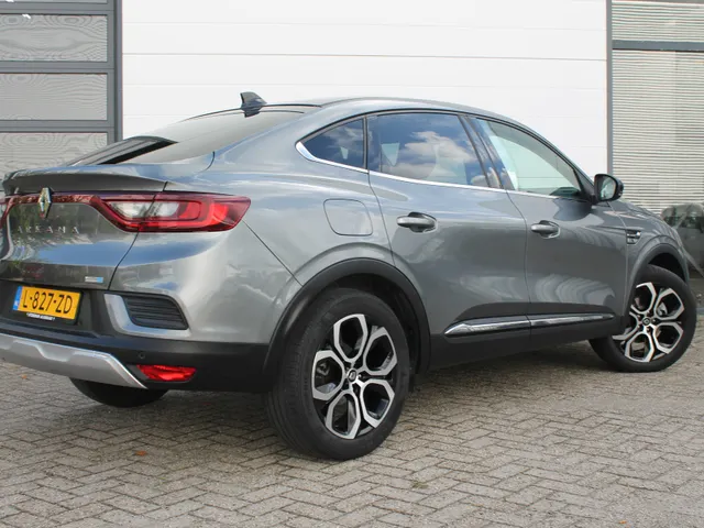 Renault Arkana 1.6 E-Tech Hybrid 145 PK Intens | Elektrisch bedienbare trekhaak | Camera achter | Bose geluid | Groot scherm | Reservewiel | Dode hoek sensoren | Adaptieve cruise controle |