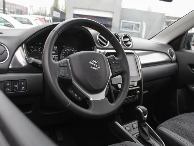 Suzuki Vitara 1.5 Hybrid Style Automaat | Navi | Adap Cruise | Panodak | Trekhaak | All Season