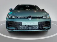 Volkswagen Passat Variant R-Line Edition 1.5 eHybrid 204 PK 6 DSG · Draadloze telefoonlader · Achteruitrijcamera · Sfeerverlichting · Black Style Pakket · Trekhaak inklapbaar, met elektrische ontgrendeling, incl. aanhangwagenmanoeuvreerhulp 'Trailer Assist' ·