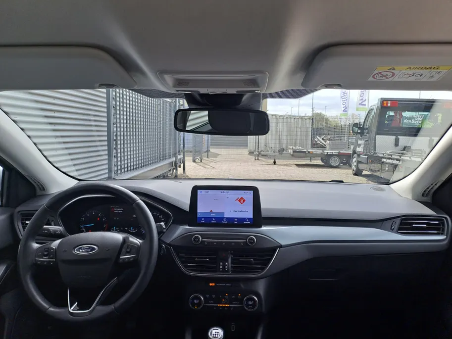 Ford Focus Wagon 1.0 EcoBoost Active Business | Navi | PDC | Cruise | Trekhaak | ECC | Stoel, Stuur, Voorruit verwarming