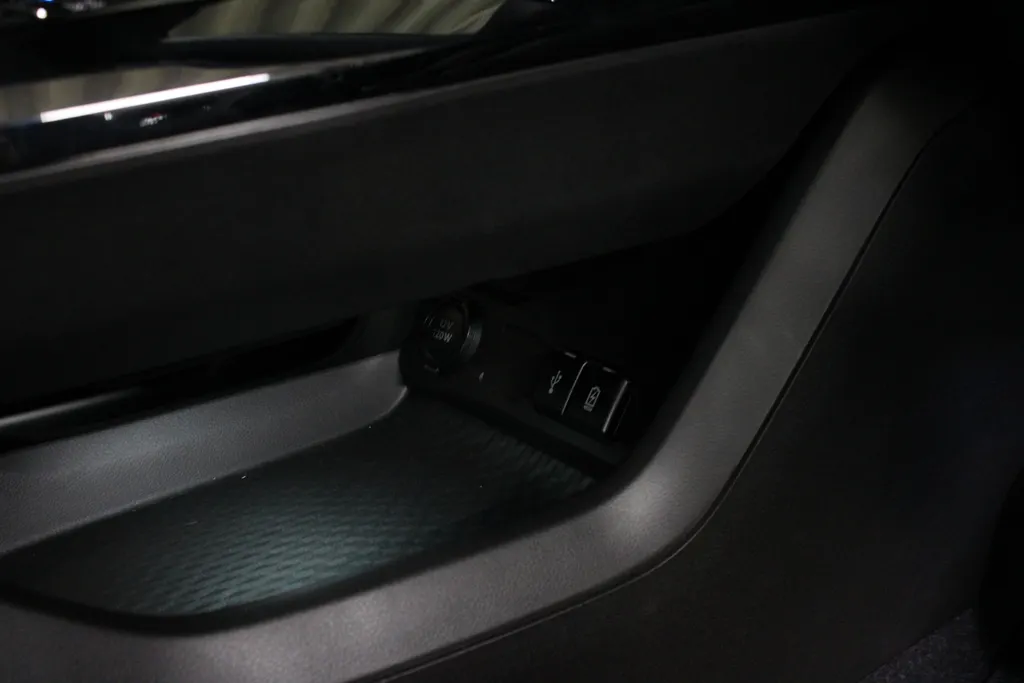 Suzuki e Vitara Style 61 kWh / Stoel + Stuurverwarming / 360° Camera / Navigatie /