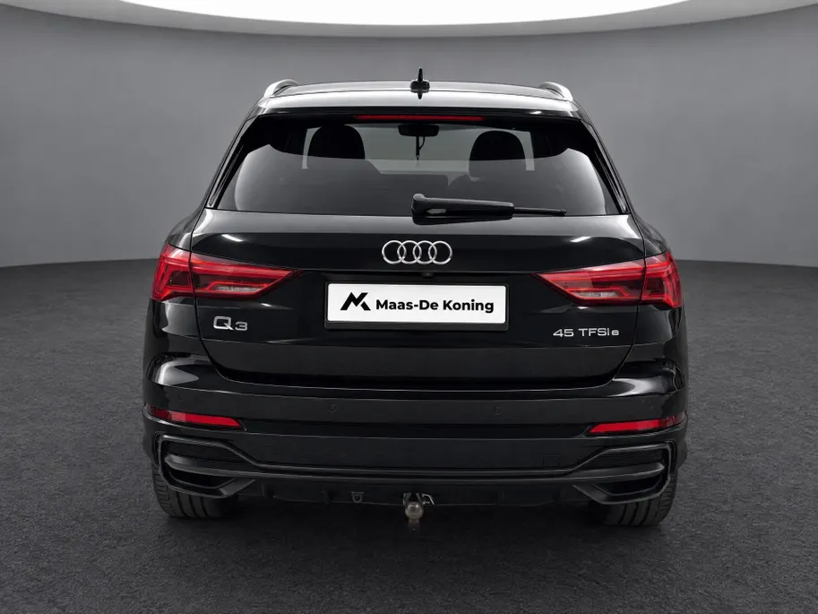 Audi Q3 45 TFSIe 245pk S edition · Camera · Apple/Android Car Play · Stoelverwarming ·  Navigatie · Elek. Achterklep · Keyless · 19'' Inch ·