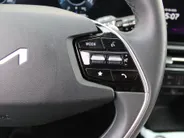 Kia Niro EV Edition Advanced 64.8 kWh | Stuur-/stoelverwarming | Elektr. stoelverstelling | Camera | Cruise adapt. | 17'LM | Clima | 17% bijtelling |