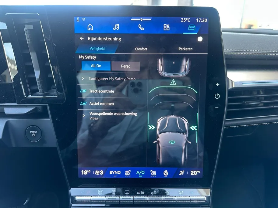 Renault Megane E-Tech comfort range iconic 60 kWh | Stuur & Stoelverwarming | Elektrische Stoelverstelling | Sfeerverlichting | Apple Carplay & Android Auto | Harman & Kardon Audio | Camera | Navigatie | Parkeersensoren | Rijdende Demo