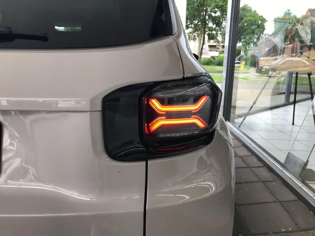 Jeep Avenger 1.2 e-Hybrid Summit