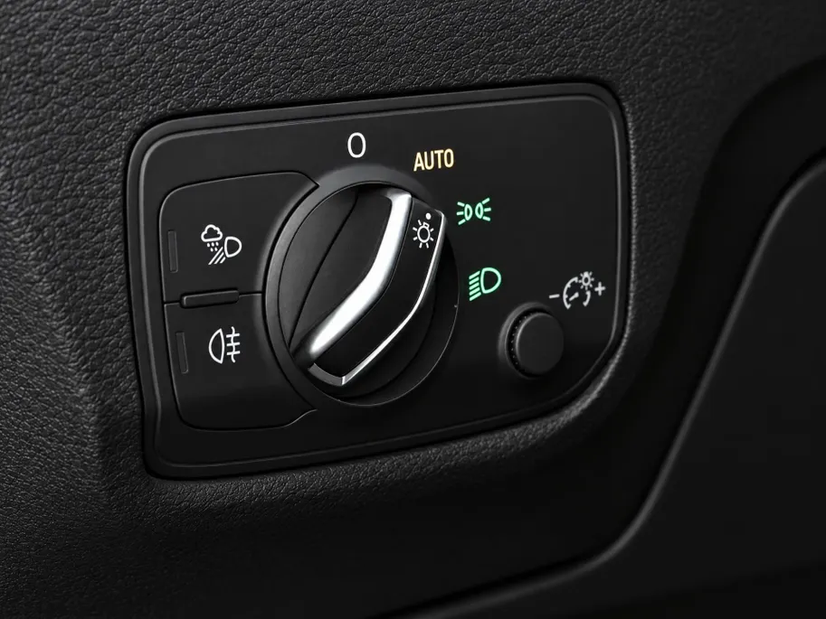 Audi Q2 35 TFSI 150pk S Edition · Camera · Matrix LED · Apple/Android Car Play · Adaptive Cruise Control · Stoelverwarming · Verkeersbord Detectie · Virtual Cockpit ·