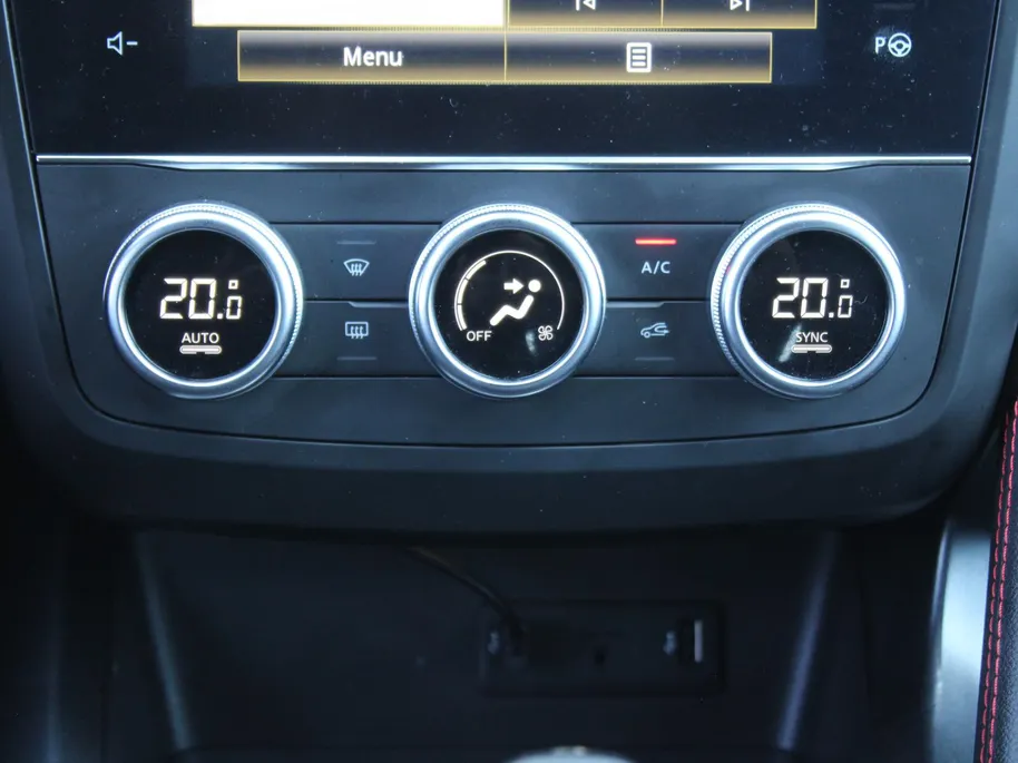 Renault Kadjar 1.3 TCe Black Edition | Trekhaak | Camera | Stoel-/voorruitverwarming | 19' LM | Navi | Clima | Bose Audio | Keyless | Dodehoek detectie | LED | BTW Auto |