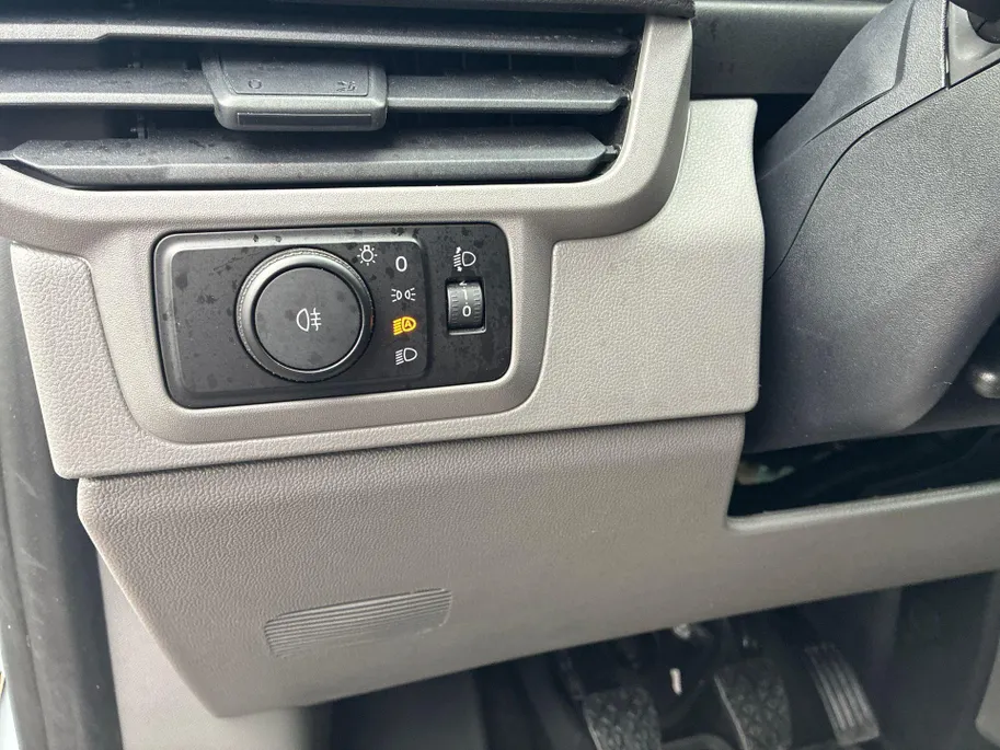 Volkswagen Bedrijfswagens Transporter 2.0TDi 110pk Bestelwagen L2 · Apple Carplay / Android Auto · Schuifdeur links en rechts · Trekhaak · Bijrijdersbank ·