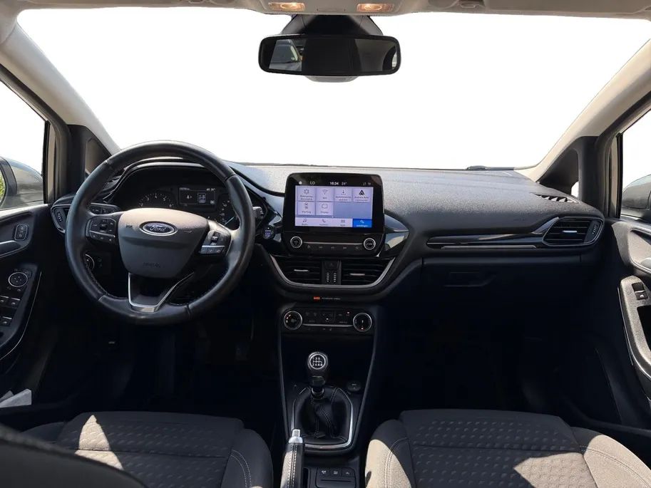 Ford Fiesta 1.0 EcoBoost Titanium | Dealer onderhouden | Winter pack | Parkeersensor achter | Apple carplay & Android auto | Navigatie via carplay | Cruise control | Elektr. inklapbare buitenspiegel | Privacy glas |