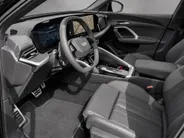 Audi Q5 2.0TFSIe-hybrid 220kW/299PK quattro S Line · Panoramadak · Trekhaak · 360°Camera + Parkeersensoren · Leder · Garantie t/m 17-05-2030 of 120000km.