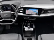 Audi Q4 Sportback e-tron 35 Launch edition 55 kWh 125kW/170PK · Panoramadak · Leder · Stoelverwarming · Apple/Android Car Play · Garantie t/m 17-10-2026 of 100000km.