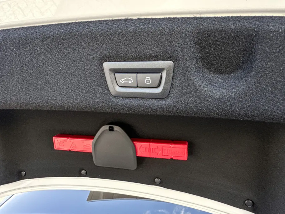 BMW i3 Sedan 50 xDrive First Edition