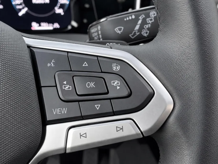 Volkswagen Golf 1.5 eHybrid 204pk DSG Life Edition · Camera · Keyless · Apple/Android Car Play · Stoelverwarming · Apple/Android Car Play · Garantie t/m 17-05-2030 of 100.000km