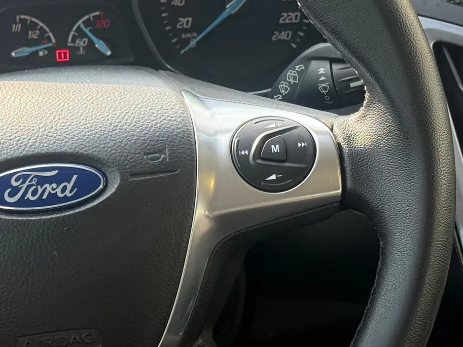 Ford Focus 1.6 TI-VCT Titanium | Automaat | Trekhaak | Zeer goed onderhouden | Voorruitverwarming | Parkeersensoren | Keyless | 12 maanden garantie! |