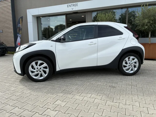 Toyota Aygo X 1.0 VVT-i first Edition | Stoelverwarming | Apple Car-Play