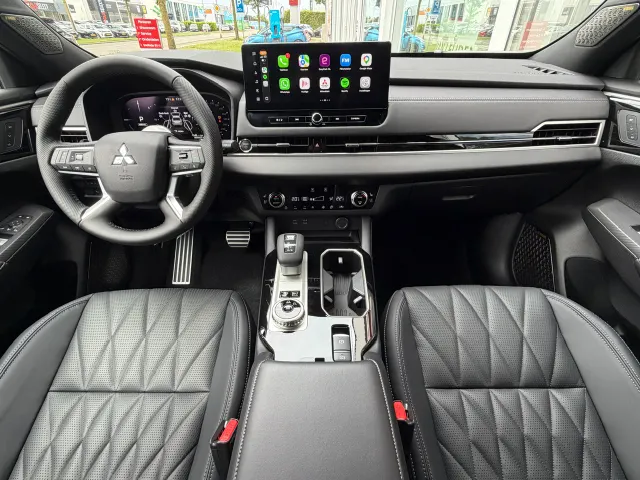 Mitsubishi Outlander 2.4 PHEV Black Edition | NIEUW | Leder | Panoramdak | App Connect | Keyless | Head-Up