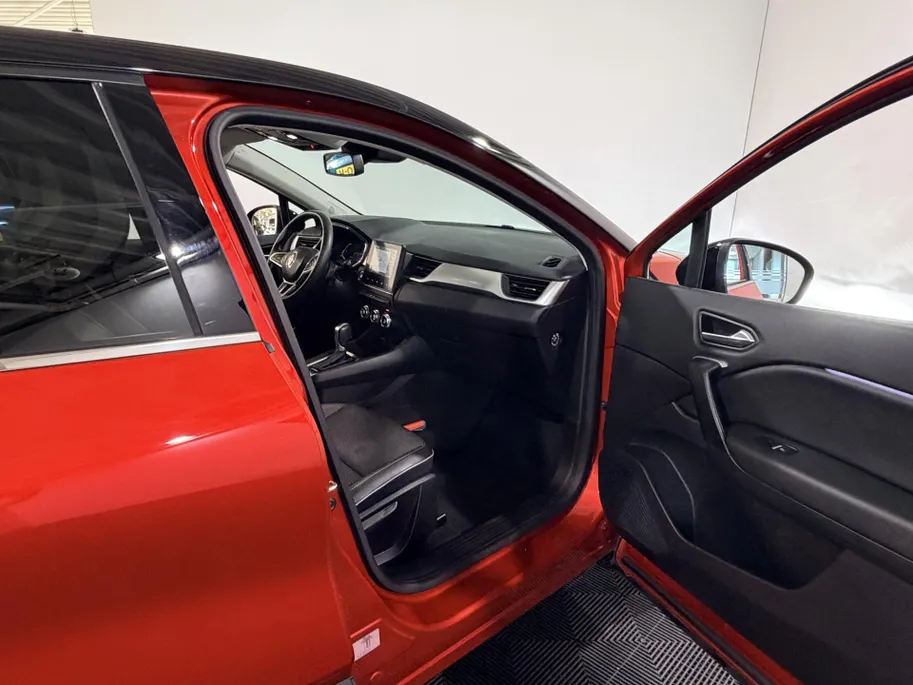 Renault Captur 145PK E-Tech Hybrid Intens Automaat | Trekhaak | All Season Banden | Navi | Camera | Climate Control | Velgens Hoogglans Zwart | Apple CarPlay/Android Auto | Licht & Regen Sensor | Full LED |