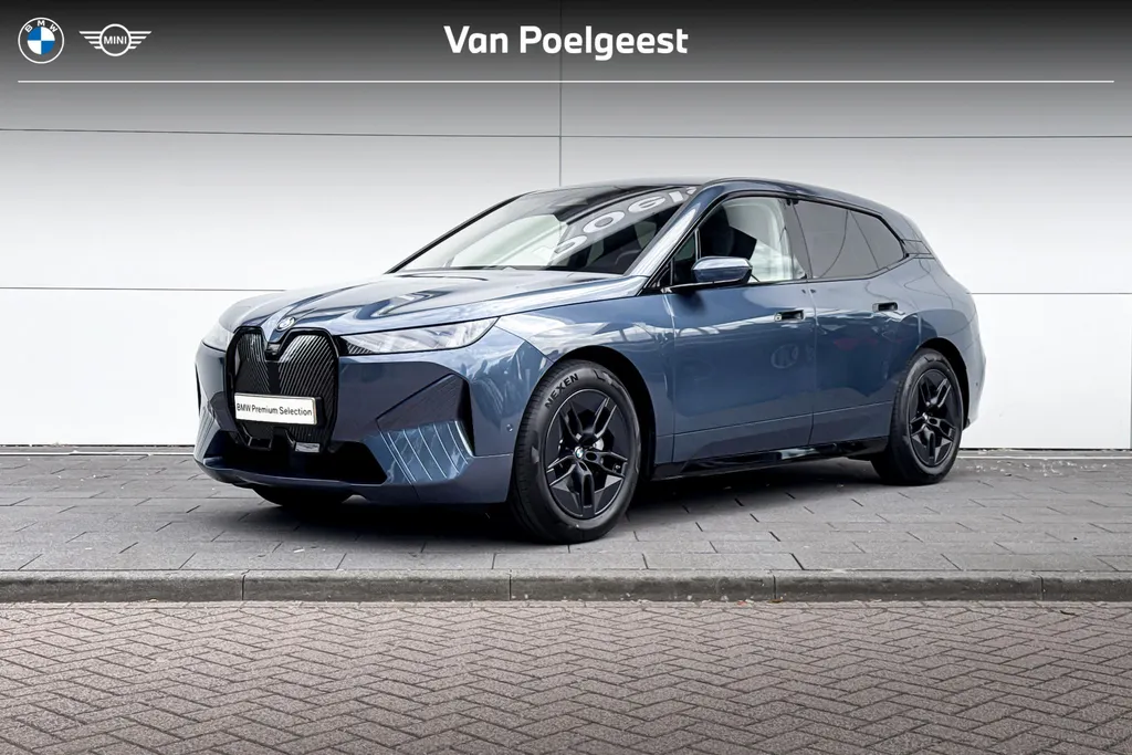 BMW iX xDrive45 101 kWh