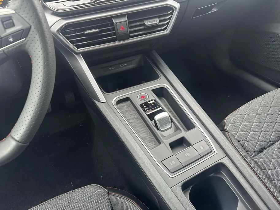 SEAT Leon Sportstourer FR Business 1.5 TSI eHybrid 150 kW / 204 PK Statio | Technology Pack | Trekhaak Wegklapbaar | 3000,- Herwaardering!!