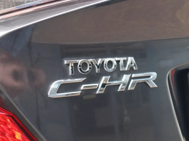 Toyota C-HR 1.8 Hybrid Style Trekhaak | All Seasonbanden | Stuur en stoelverwarming